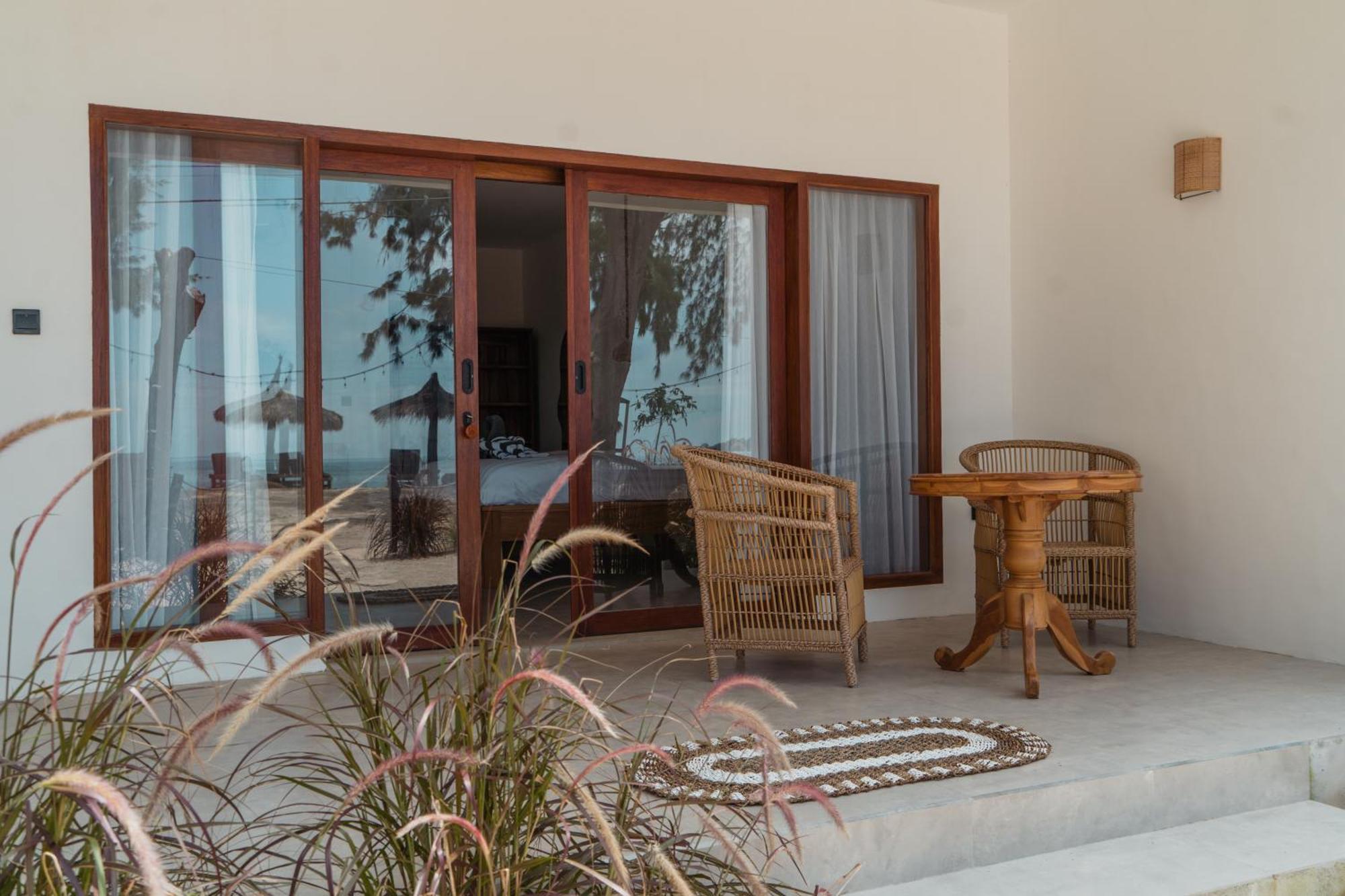 Sunscape Villa - Beachfront And Private Pool Gili Air Ngoại thất bức ảnh